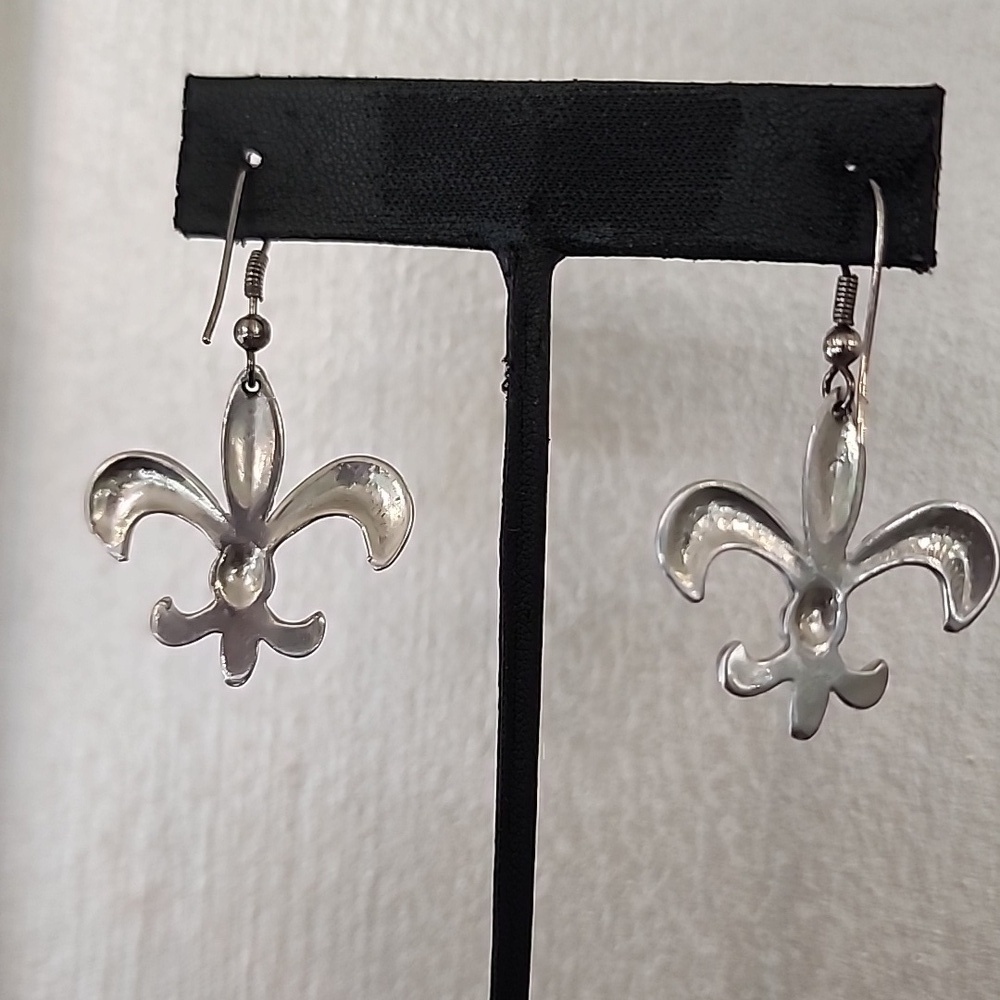 Silver Steel Fleur-de-Lis Dangling Hook Earrings Hand Crafted - Picture 5 of 6